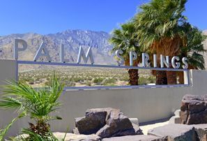 Menyewa kereta di Palm Springs, Amerika Syarikat