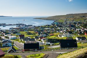 Menyewa kereta di Torshavn, Kepulauan Faroe